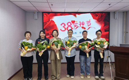 標(biāo)題：“三八”綻放芳華  共赴春日之約
瀏覽次數(shù)：973
發(fā)表時(shí)間：2025-03-07